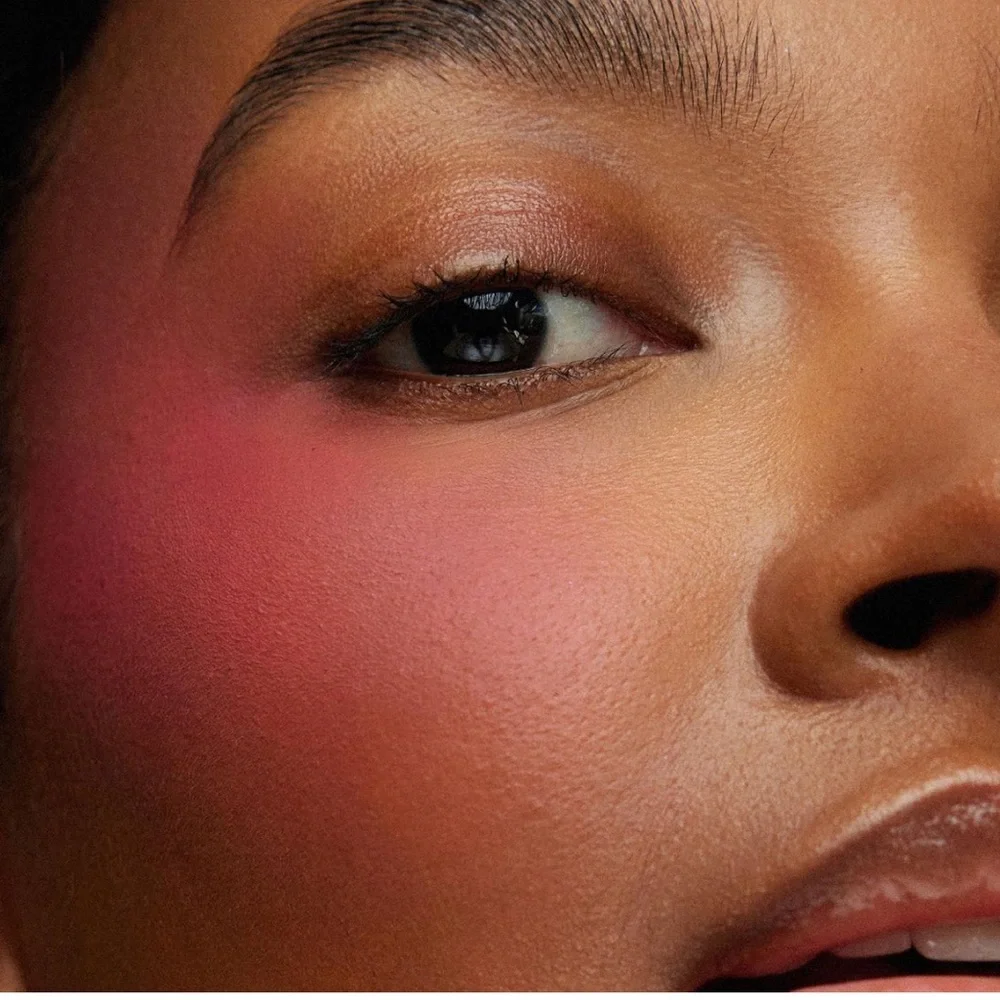 R.E.M. Beauty Hypernova Blush in Strawberry Nebula Vibrant Pink NWT